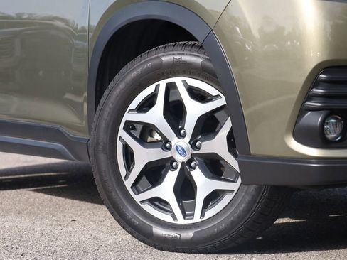 Used 2024 Subaru Forester Premium AWD/4WD image 2