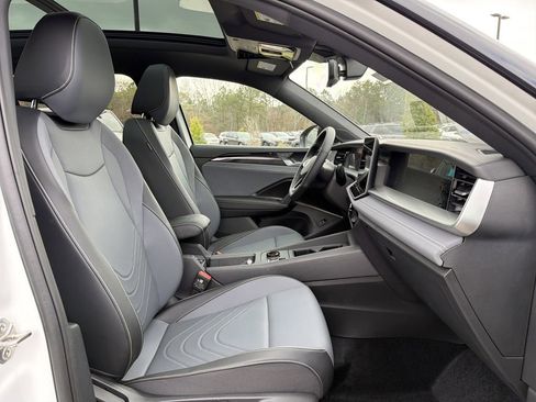 New 2026 Volkswagen Tiguan SE R-Line FWD image 20