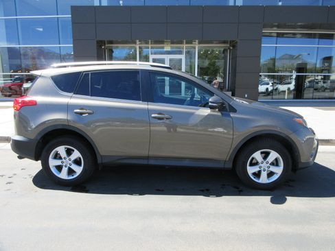 Used 2013 Toyota RAV4 XLE AWD/4WD image 12