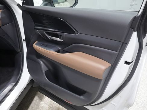 Used 2025 Toyota Grand Highlander AWD Hybrid image 26