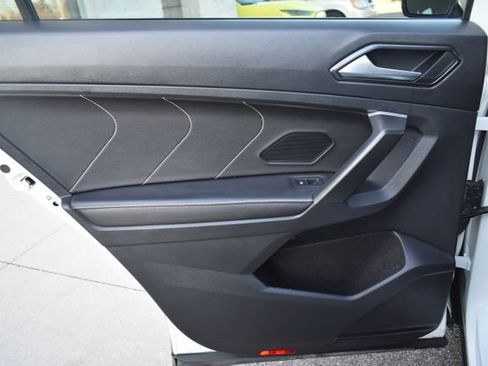 Used 2023 Volkswagen Tiguan SE image 34