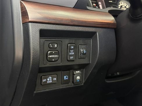 Used 2019 Toyota Tundra Limited w/ Limited Premium Package AWD/4WD image 17