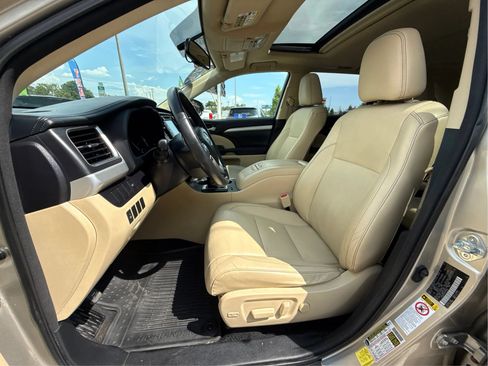 Used 2015 Toyota Highlander XLE AWD/4WD image 11