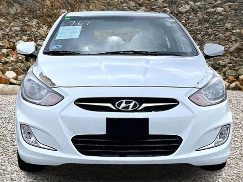 Used 2012 Hyundai Accent SE image 3