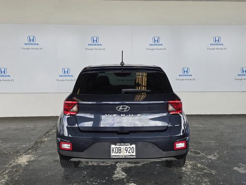 Used 2023 Hyundai Venue SE image 5