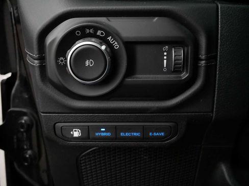 Used 2024 Jeep Wrangler Sahara AWD/4WD image 27