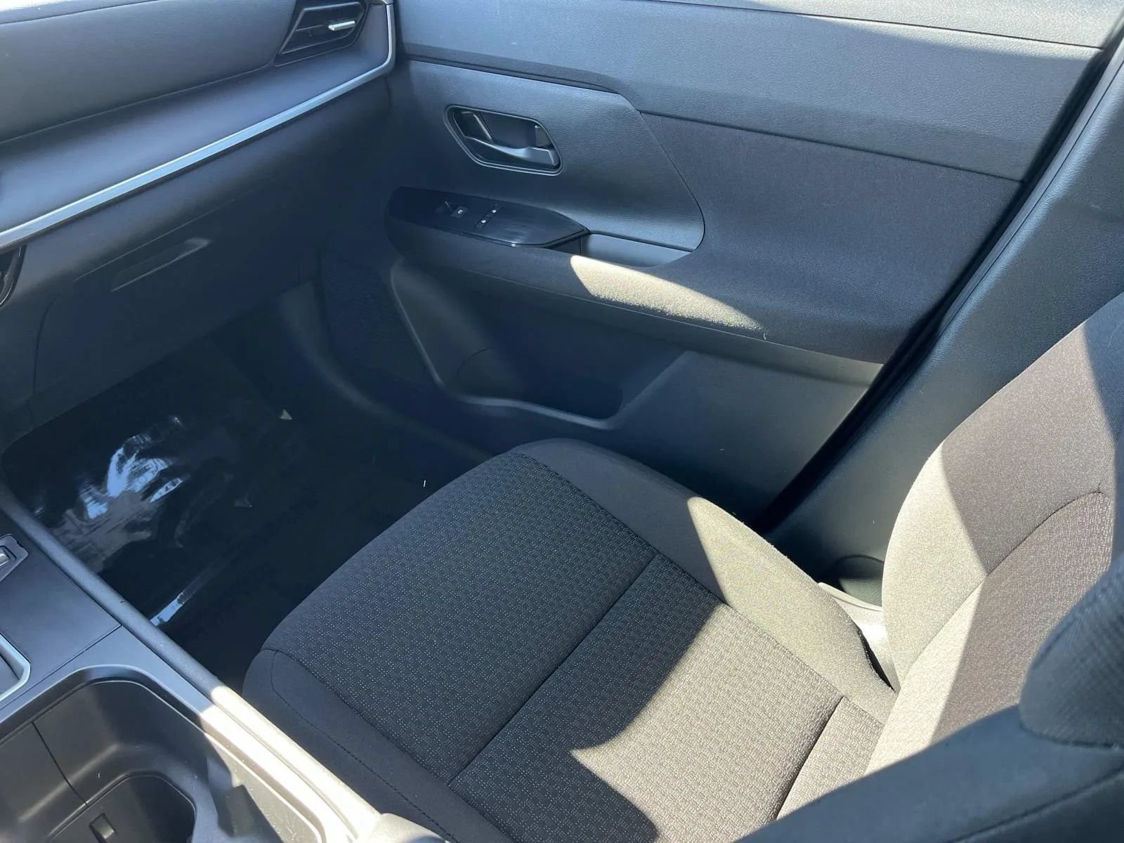 Used 2025 Nissan Kicks S AWD/4WD image 13