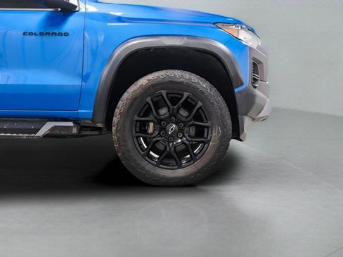Used 2023 Chevrolet Colorado Trail Boss w/ LPO, Dark Essentials Package AWD/4WD image 7