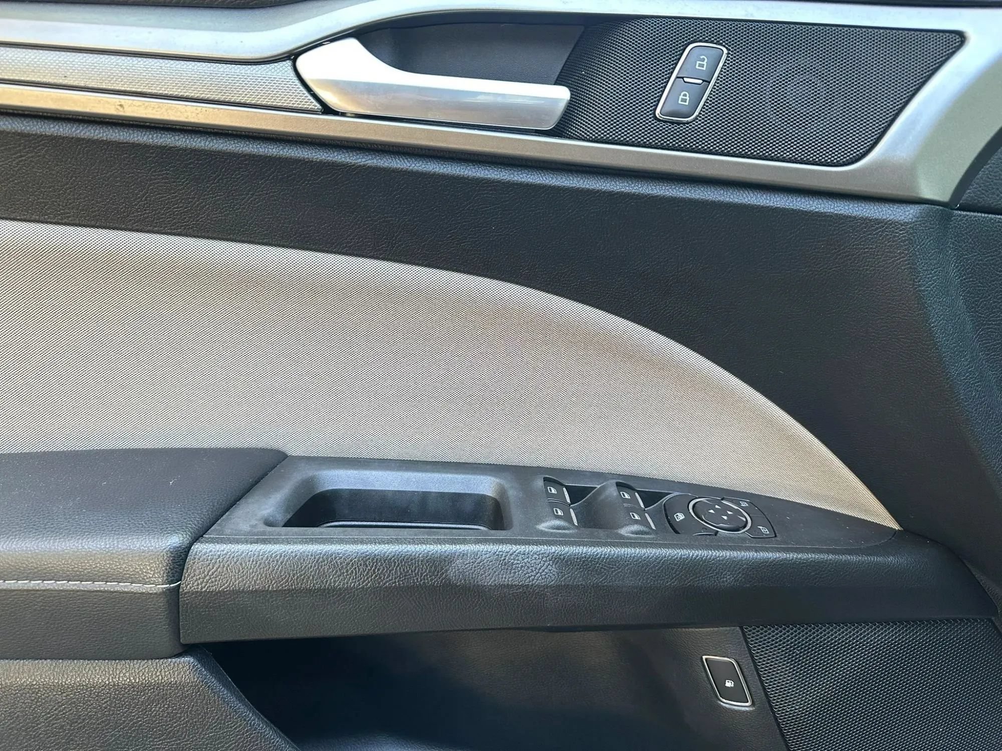 Used 2018 Ford Fusion S FWD image 18