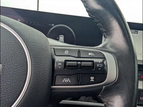 Certified 2025 Kia Sportage SX FWD image 17