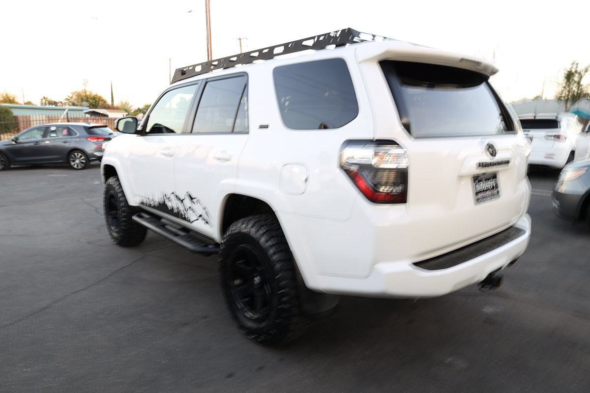 Used 2018 Toyota 4Runner SR5 AWD/4WD image 6