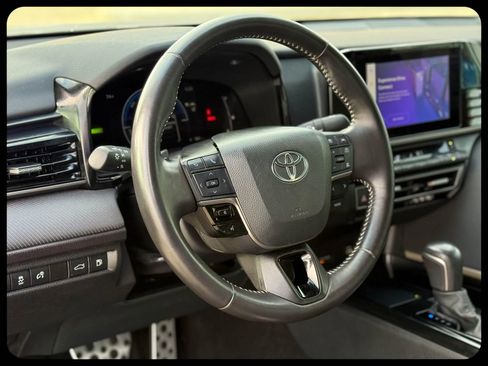 Used 2025 Toyota Camry SE FWD image 21