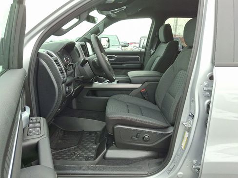 New 2026 RAM 1500 4x4 Crew Cab image 8