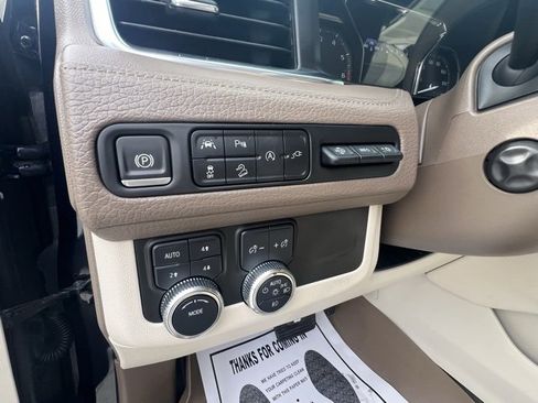 Used 2021 GMC Yukon XL Denali w/ Denali Premium Package image 13
