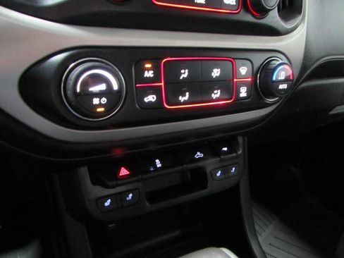 Used 2016 GMC Canyon SLT AWD/4WD image 30