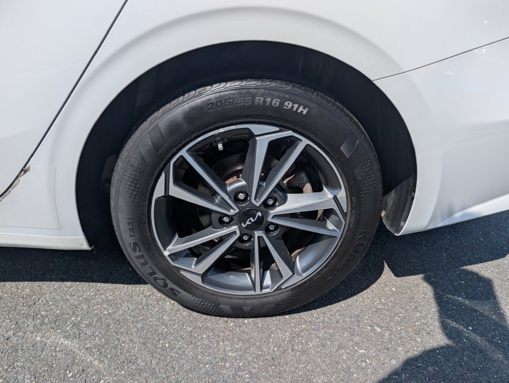 Used 2024 Kia Forte LXS w/ LXS Technology Package FWD image 14