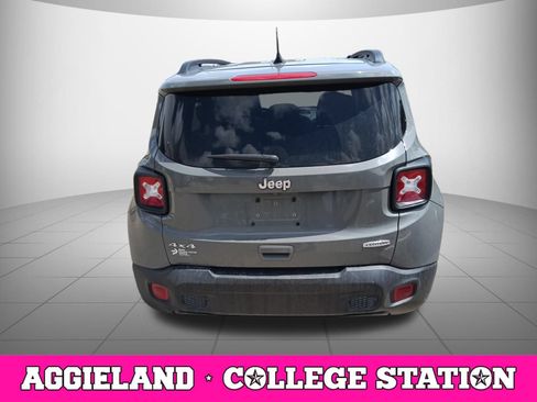 Used 2022 Jeep Renegade Latitude w/ Convenience Group AWD/4WD image 3