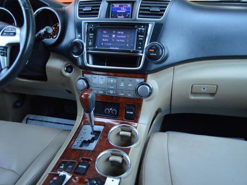 Used 2013 Toyota Highlander Limited image 22