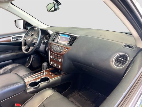 Used 2020 Nissan Pathfinder Platinum image 30