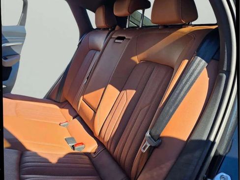 Used 2022 Audi e-tron Premium Plus w/ Premium Plus Package image 28