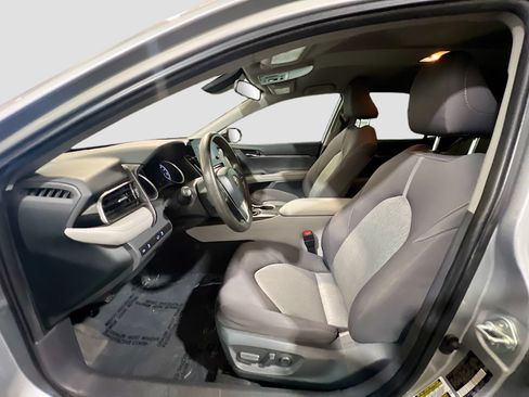 Used 2021 Toyota Camry LE w/ Carpet Mat Package (TMS) FWD image 14