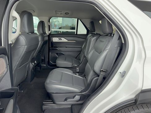 Certified 2025 Ford Explorer Active w/ Active Comfort Package RWD image 12