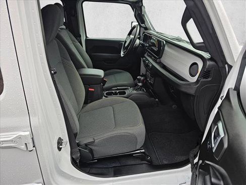Used 2025 Jeep Gladiator Sport image 10