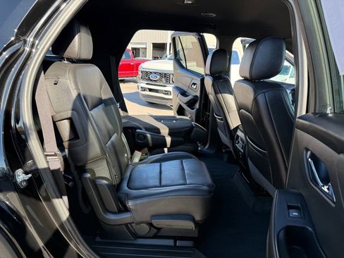 Used 2022 Chevrolet Traverse LT image 21