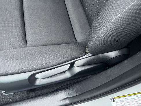 Used 2025 Toyota Corolla LE image 23