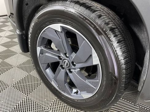 Certified 2026 Nissan Rogue SV FWD image 16
