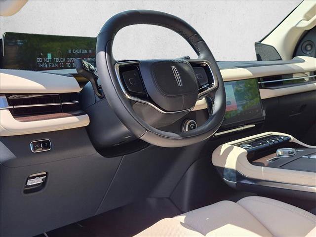 New 2027 Lincoln Navigator Reserve AWD/4WD image 3