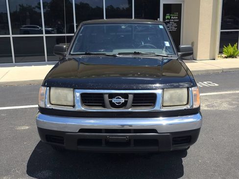 Used 2000 Nissan Frontier XE RWD image 2