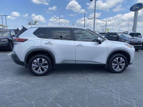 Used 2023 Nissan Rogue SV FWD image 8