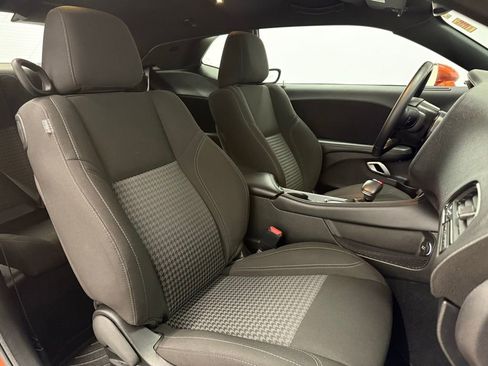 Used 2022 Dodge Challenger SXT image 16