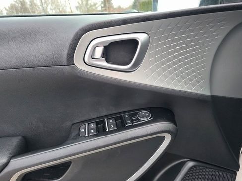 Used 2020 Kia Soul LX image 24