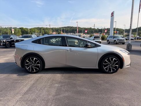 Used 2024 Toyota Prius Prime FWD image 3