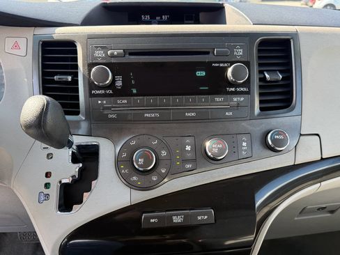 Used 2012 Toyota Sienna LE FWD image 25