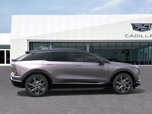 New 2026 Cadillac Optiq Luxury 2 image 5