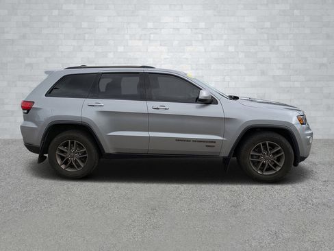 Used 2016 Jeep Grand Cherokee Laredo 75th Anniversary image 4