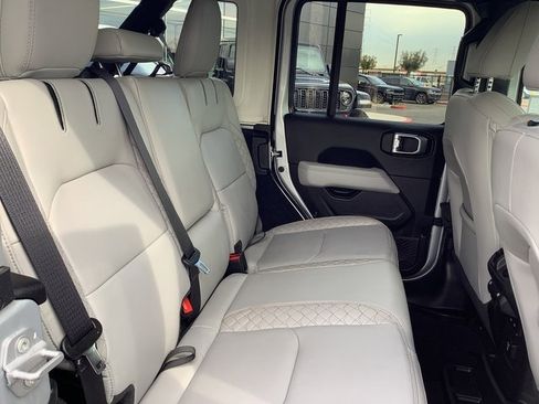 Used 2023 Jeep Wrangler Unlimited Sahara image 36