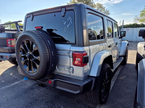 Used 2023 Jeep Wrangler Unlimited Sahara AWD/4WD image 28