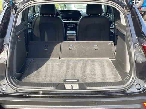 Used 2025 Chevrolet Trax LT w/ LT Convenience Package image 37