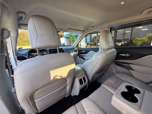 Used 2019 Jeep Cherokee Limited FWD image 43