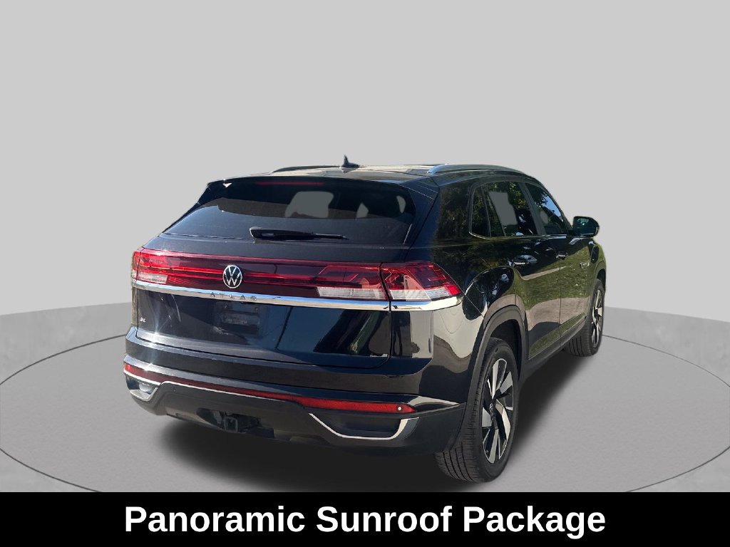 Used 2024 Volkswagen Atlas Cross Sport SE w/ Panoramic Sunroof Package FWD image 7