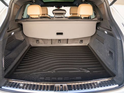 Used 2025 Porsche Cayenne image 26