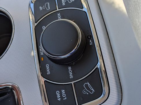 Used 2018 Jeep Grand Cherokee Summit image 15