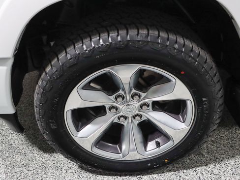 Used 2021 RAM 1500 Limited AWD/4WD image 11
