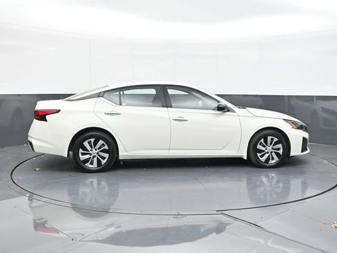 Used 2024 Nissan Altima 2.5 S image 17