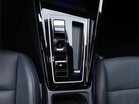 Used 2024 Volkswagen Golf R image 25