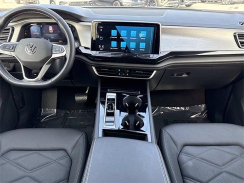 Certified 2025 Volkswagen Atlas Cross Sport SE image 19